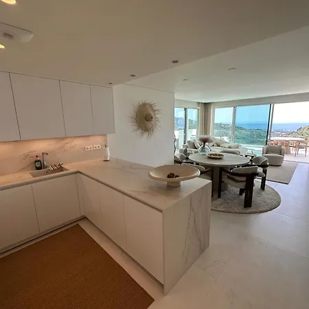 Luxurious 3 Beds, Palo Alto, Apartment Marbella