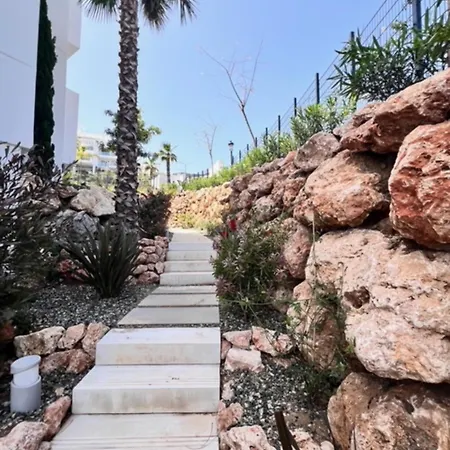 Luxurious 3 Beds, Palo Alto, Marbella